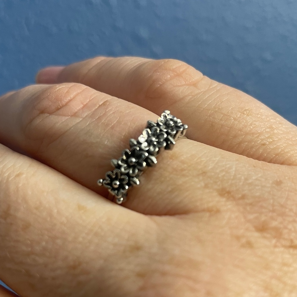 Sarah Coventry Adjustable Flower Ring